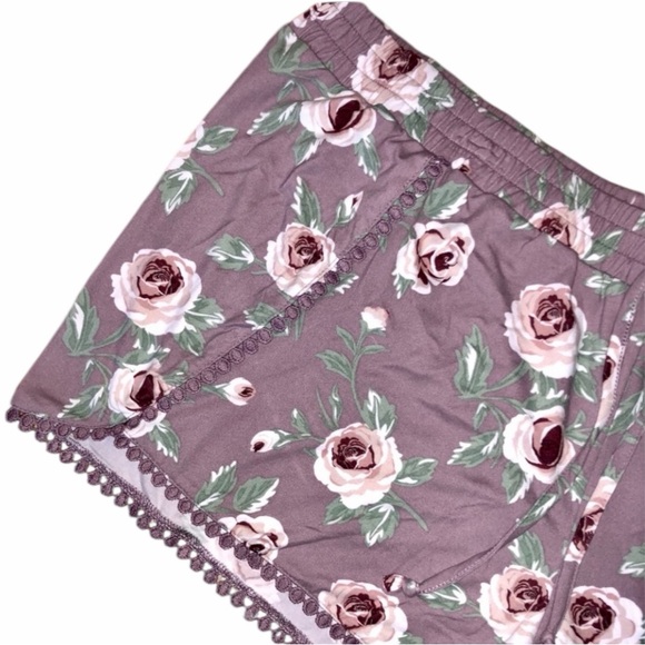 NEW•L• Lilac Rosette Pom Fringed Shorts - Picture 5 of 15